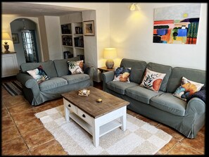 Smart TV, books - Stunning Rural Apartment With Private Pool, full AC and Panoramic Sea View  (Frigiliana)