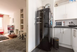 Apartment, 1 Bedroom | Private kitchen | Fridge, microwave, oven, stovetop