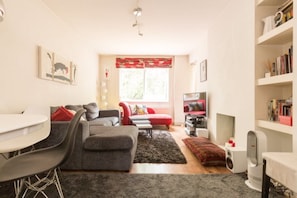 Apartment, 1 Bedroom | Living room | Flat-screen TV