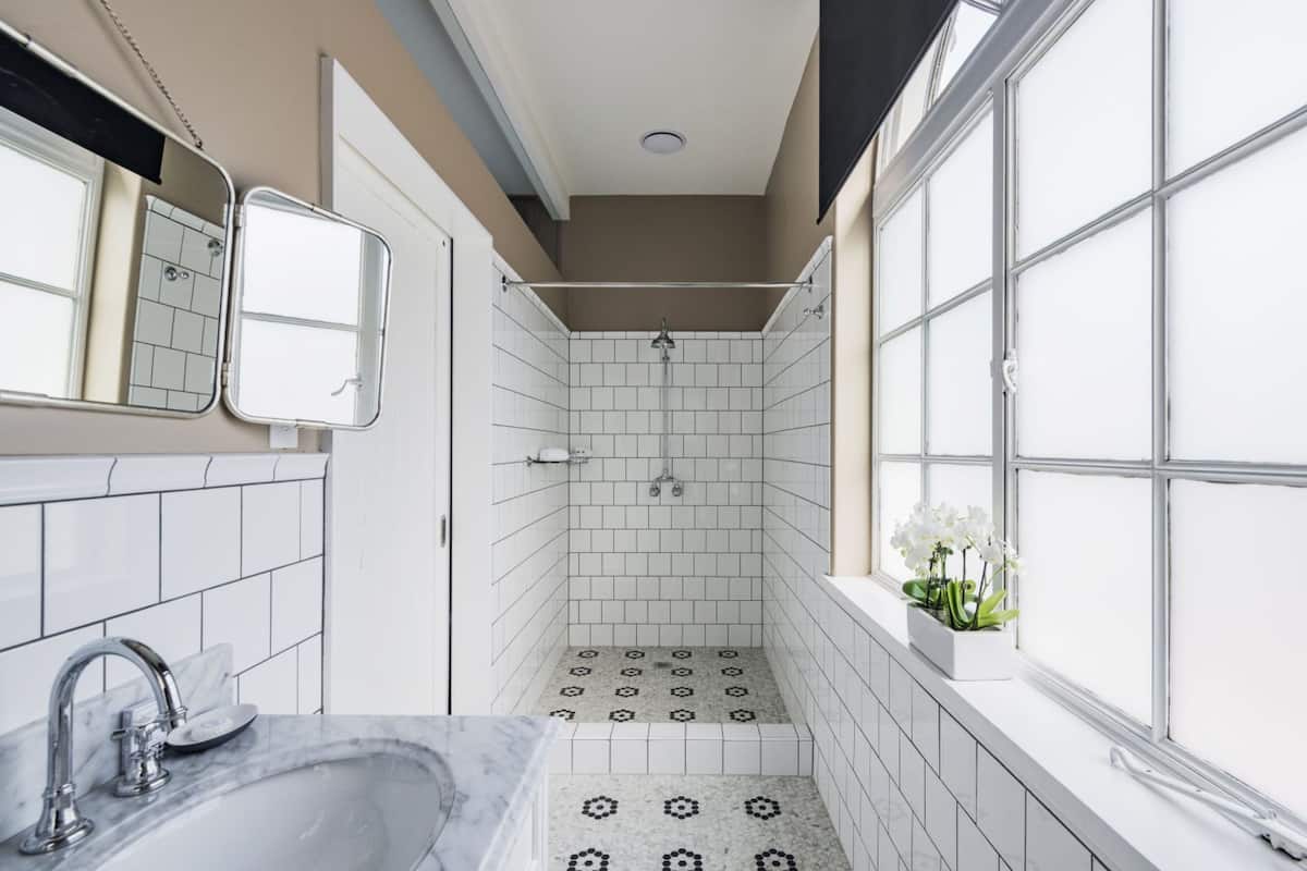 king ensuite room - park view | bathroom | free toiletries, hair dryer, towels