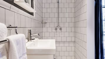 Queen Ensuite Room - Park View | Bathroom