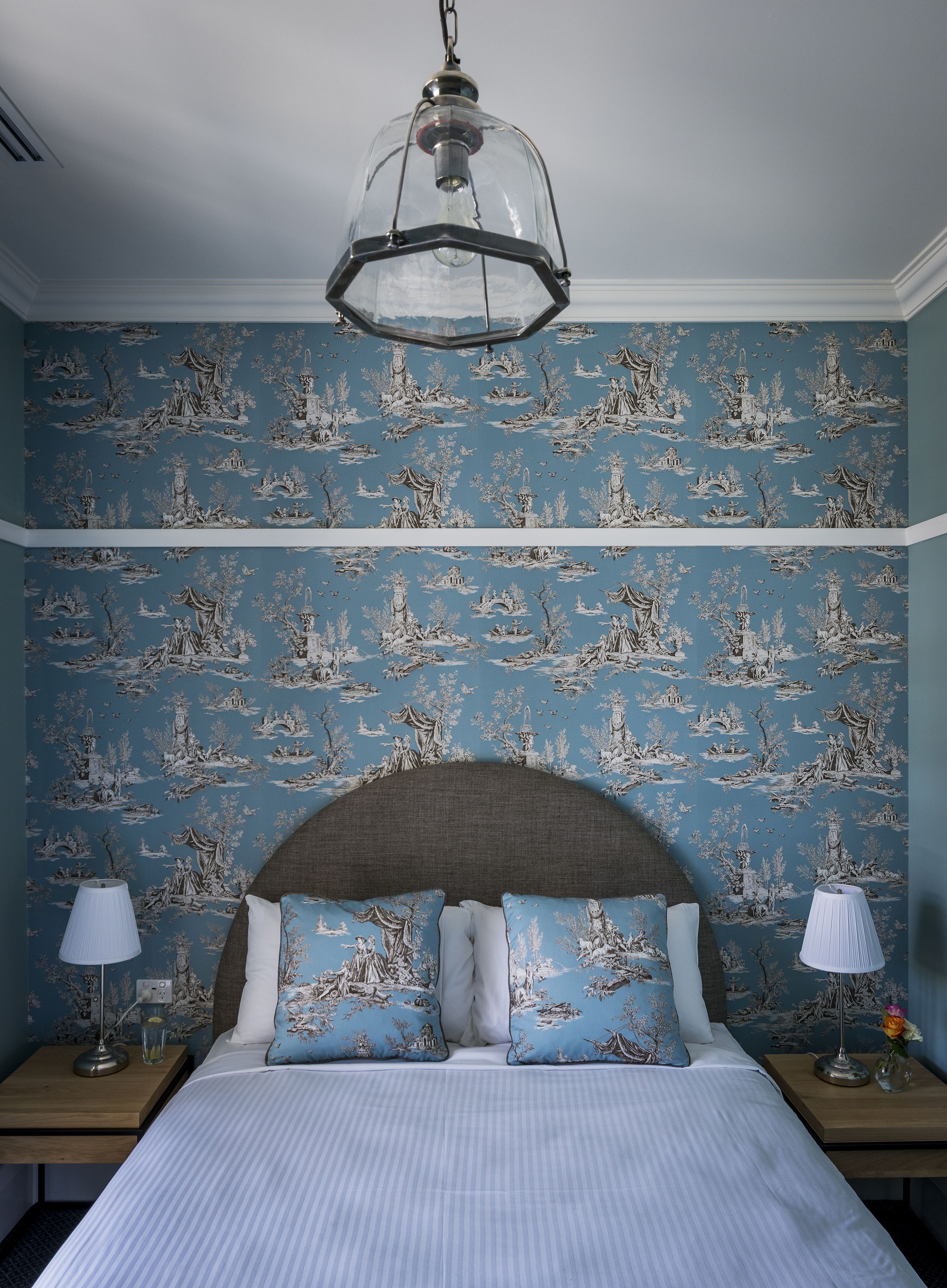 queen ensuite room | iron/ironing board, free wifi, bed sheets