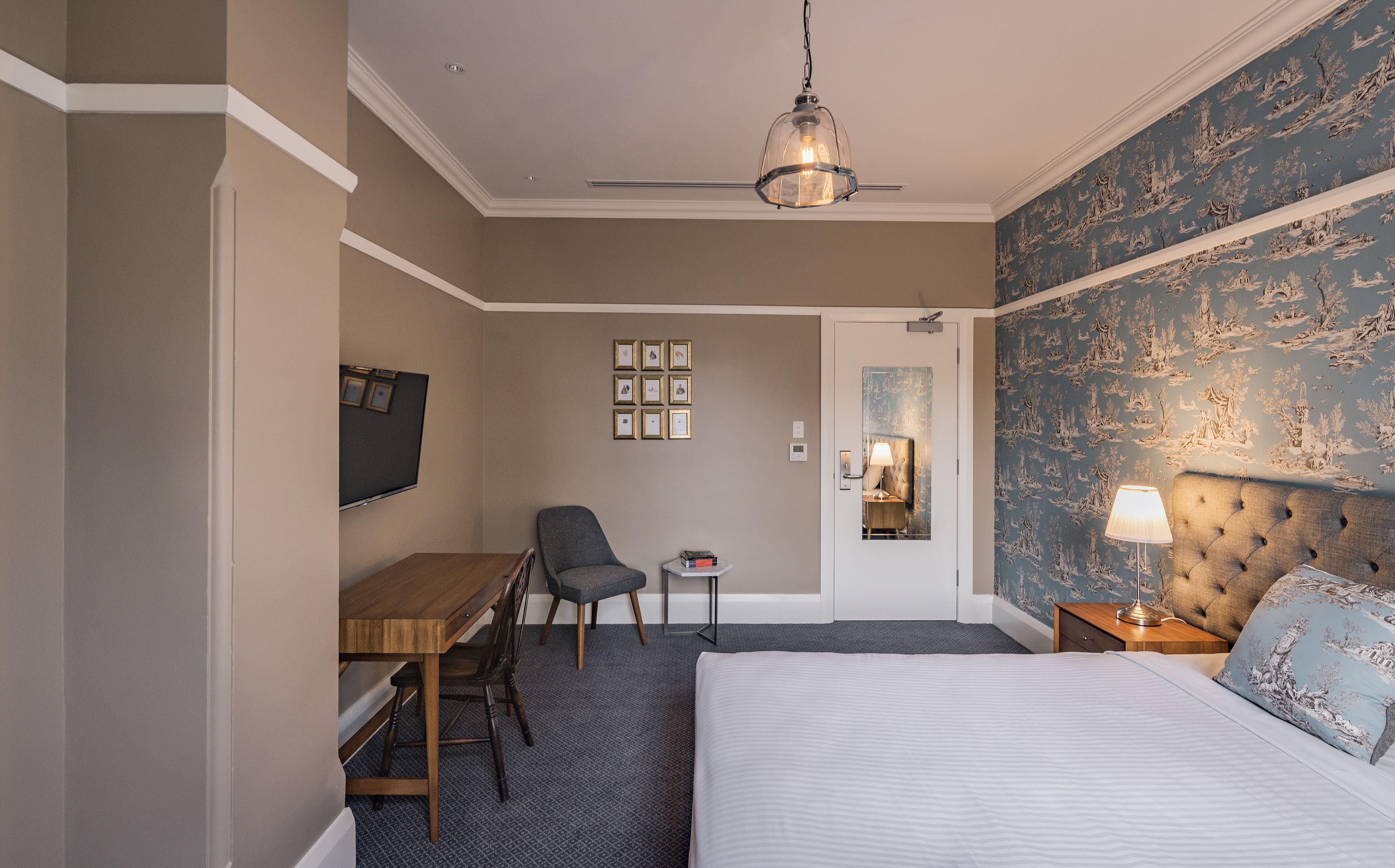 king room, shared bathroom | iron/ironing board, free wifi, bed sheets