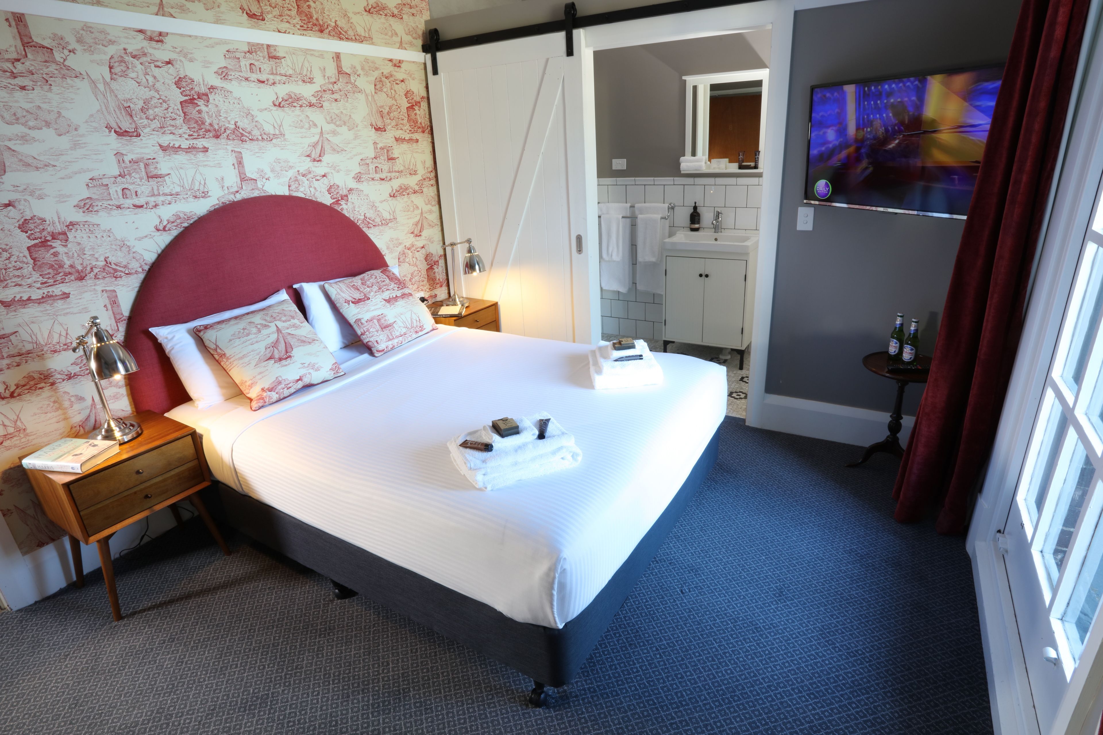 queen ensuite room - park view | iron/ironing board, free wifi, bed sheets