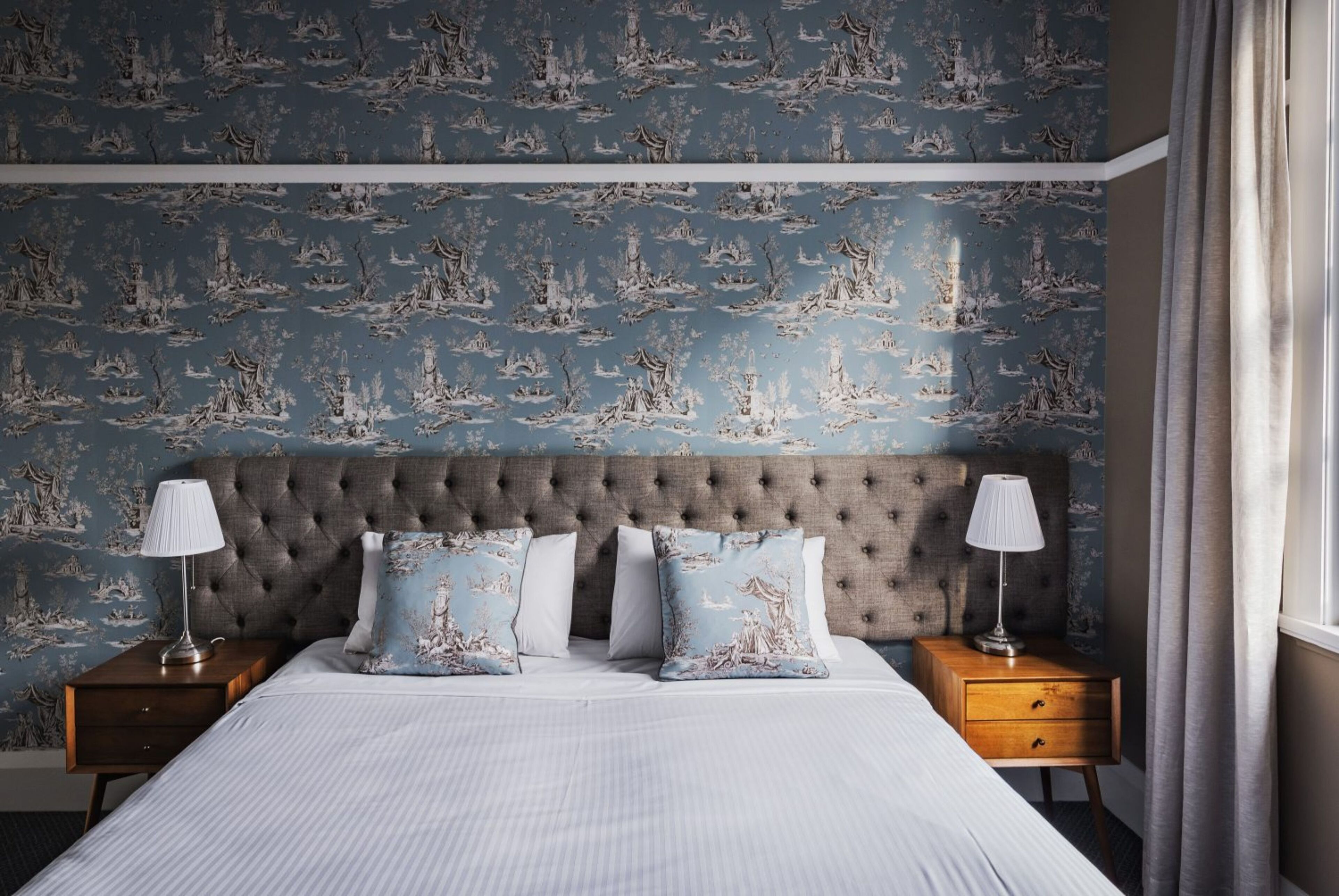 king room, shared bathroom | iron/ironing board, free wifi, bed sheets