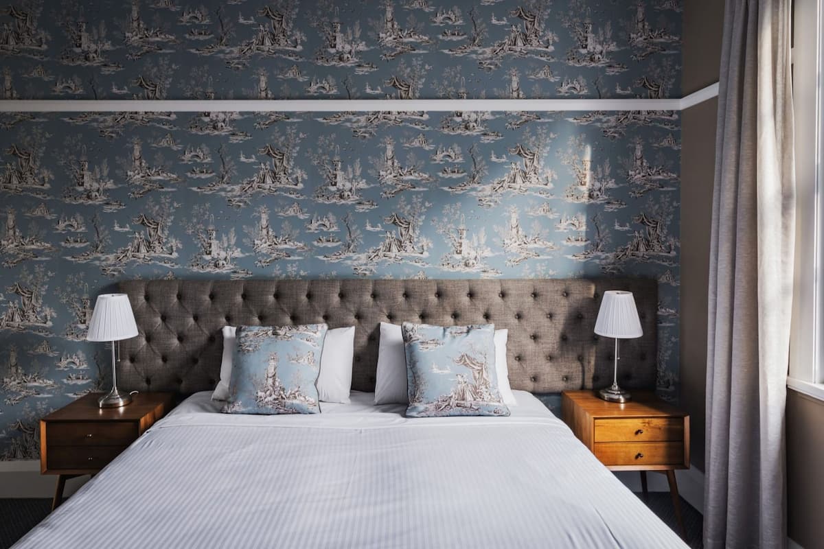 king room, shared bathroom | iron/ironing board, free wifi, bed sheets