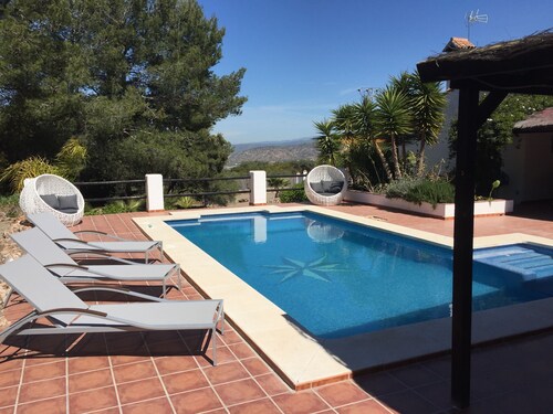Superb, quiet property with private swimming pool (no neighbors) + various games