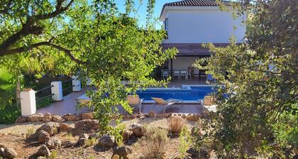 Superb, quiet property with private swimming pool (no neighbors) + various games