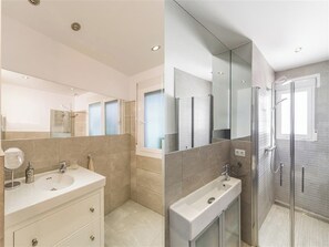 Shower, jetted bath, hair dryer, towels