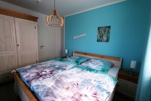 4 bedrooms, desk, soundproofing, iron/ironing board - House Villa anchorage  (Trent)