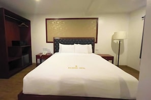 1 bedroom, minibar, desk, free WiFi