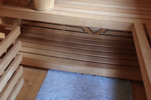 neue und gepflegte Sauna