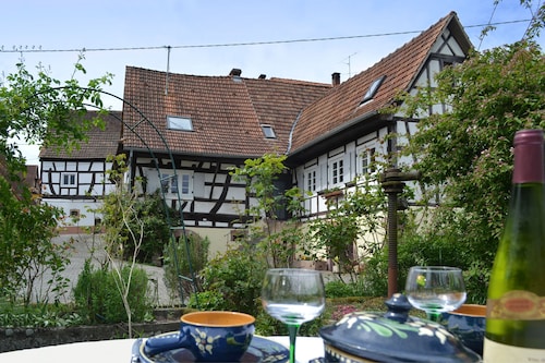 Idyllisches Fachwerkhaus mit großem Garten und Spiel- und Obstwiese