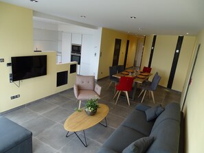 Smart-TV, DVD-Player, Stereoanlage