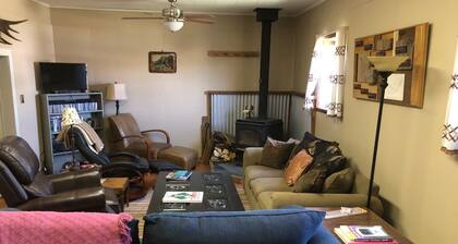 Heart Of The Big Hole! Comfy Cabin For Your Fishing/hunting/mountain Adventures