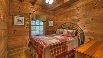 2 bedrooms, desk, free WiFi, bed sheets