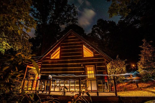 Perfect Mountain Cabin with HOT TUB!
