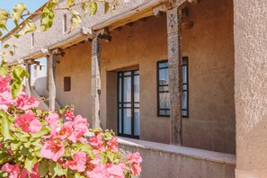 تفاصيل الفندق من الخارج