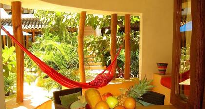 Luxueux condo cÎté piscine, rez-de-chaussée. PrÚs de la plage et du centre-ville