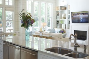 المنشأة من الداخل