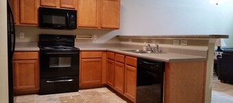 Spacious Cartersville Condo, 9.6 miles to Lakepoint Sports Complex,  Sleeps 6