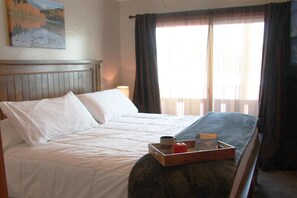 2 bedrooms, iron/ironing board, travel cot, free WiFi