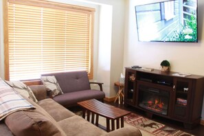 Flat-screen TV, fireplace, Netflix, DVD player - Cowboy Condo: 2 Bedroom Whitefish Condo (Whitefish)