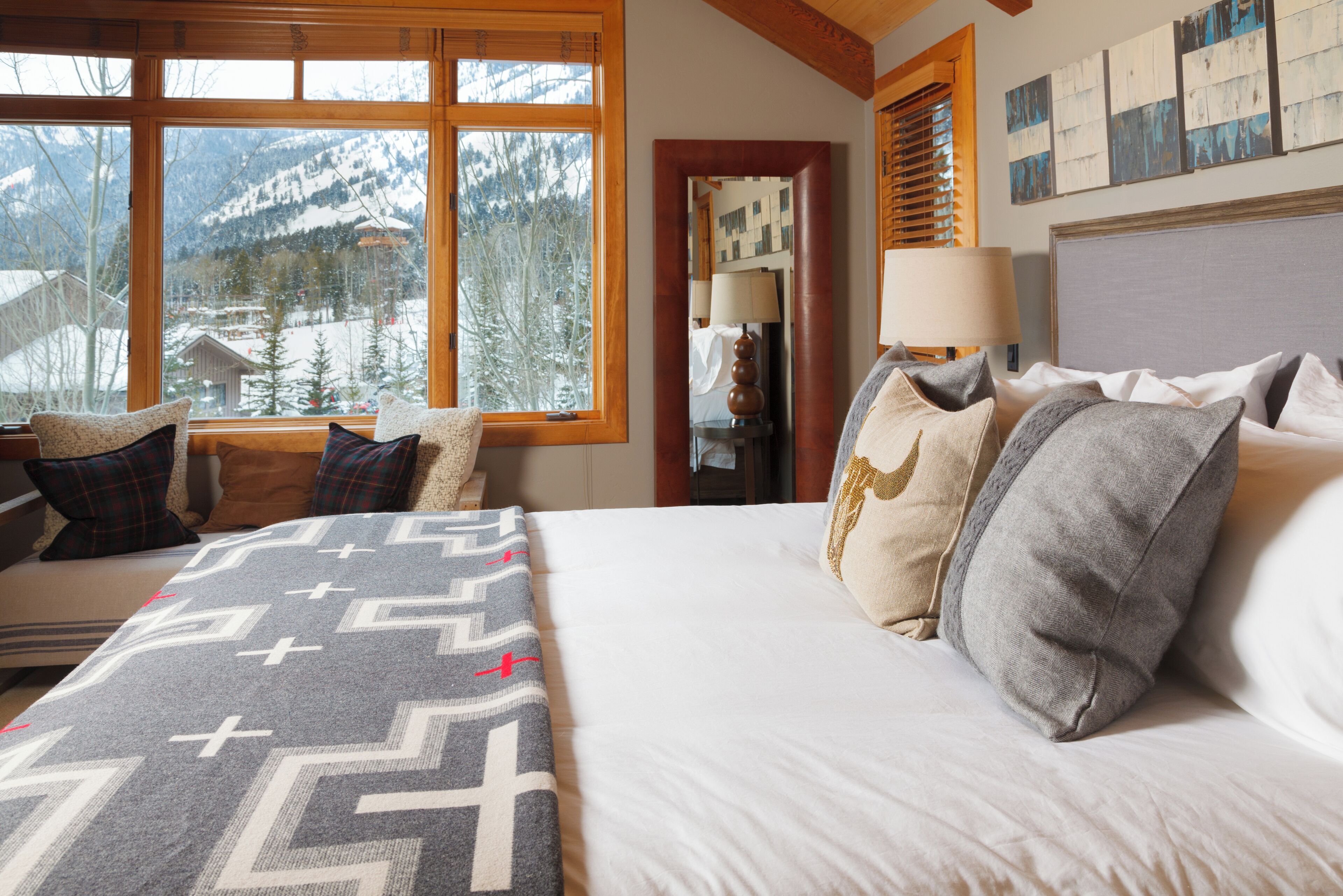 5 habitaciones, tabla de planchar con plancha, wifi y ropa de cama 