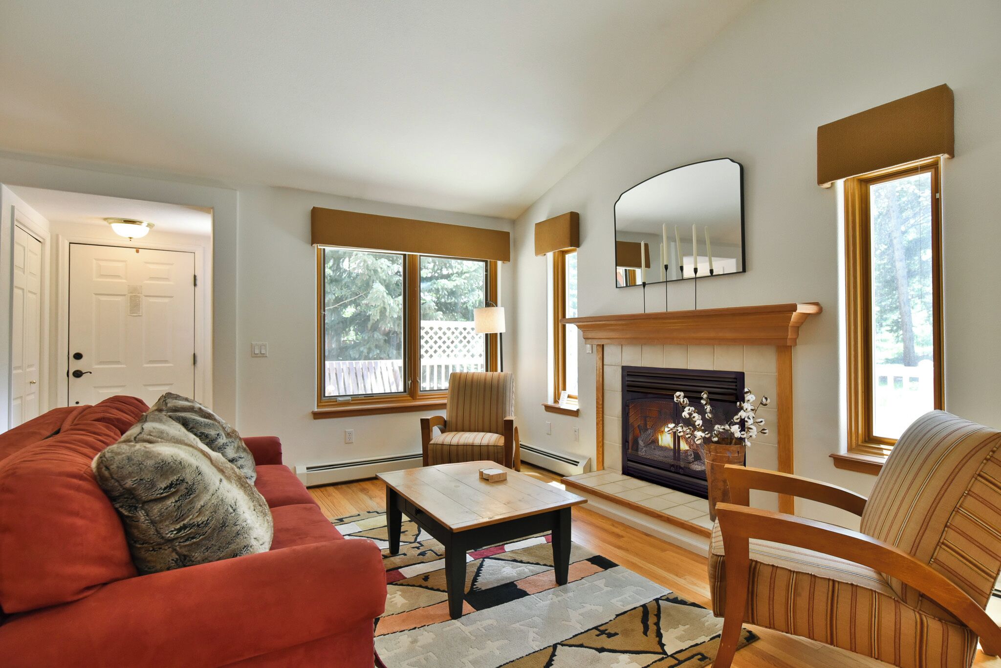 Park Forest Deer Trail Townhome: Hot Tub, On Shuttle Route