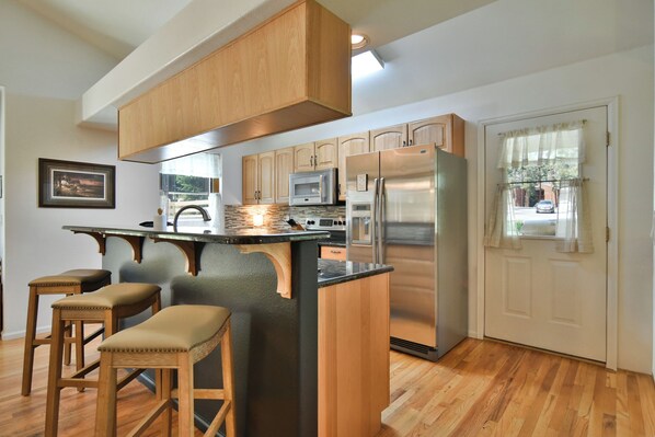 Refrigerador, microondas, parrilla de estufa y lavavajillas