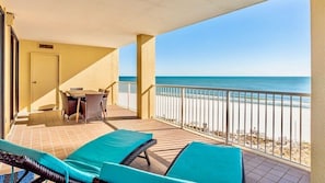 Outdoor dining - Summer House 606A | Gorgeous Beach front condo! Experience the newly transformed Summer House! (Orange Beach)
