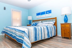 2 bedrooms, desk, iron/ironing board, travel cot - Sandy Toes & Salty Kisses- pet friendly ! (Bradley Beach)