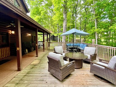 Spacious 4BR/3BA Cabin w/ Stunning Views – Near Fall Creek Falls!