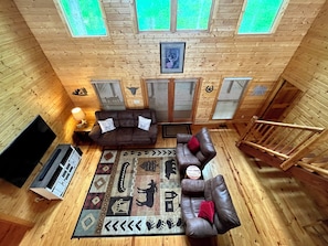 Smart TV, fireplace, table football, books - Spacious 4BR/3BA Cabin w/ Stunning Views – Near Fall Creek Falls! (Spencer)