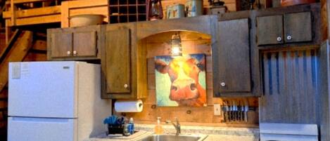 Køleskab, mikrobølgeovn, ovn, kogeplade