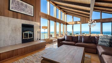 Smart TV, chimenea, tenis de mesa y estéreo