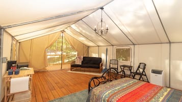 1 bedroom, desk, free WiFi, bed sheets