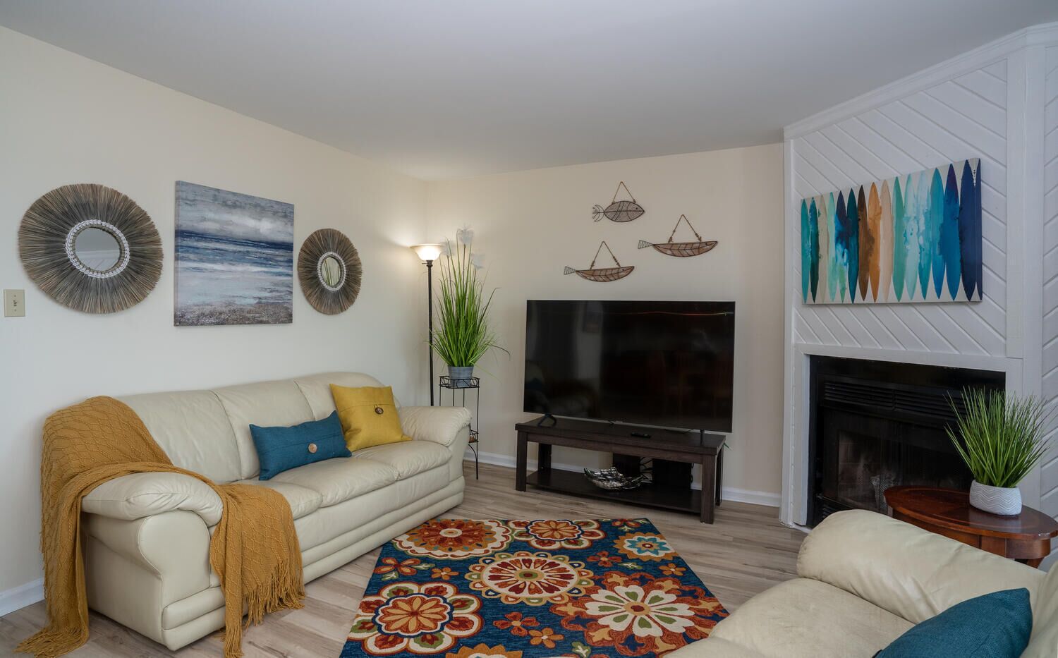 Smart TV, fireplace