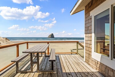 Ocean star Paradise 5-Bedroom Estate on the sandy Beach with Spectacular Views