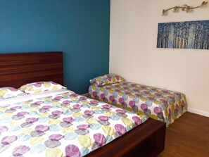 2 habitaciones, tabla de planchar con plancha, wifi y ropa de cama 