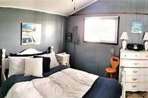 2 bedrooms, desk, free WiFi, bed sheets