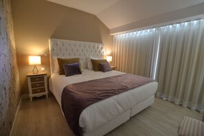 Habitación con 1 cama matrimonial o 2 individuales | Escritorio, cortinas blackout, insonorización y cunas gratuitas