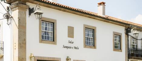 Fachada de la propiedad