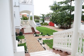 Property grounds - Muyenga Vacation Home (Kampala)