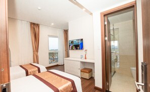 Minibar, Schreibtisch, Verdunkelungsvorhänge, schallisolierte Zimmer