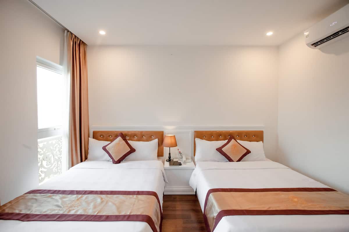 Deluxe Room | Minibar, desk, blackout curtains, soundproofing