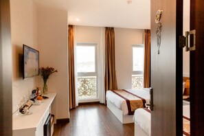 Minibar, escritorio, cortinas blackout y sistema de insonorización 