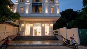 Unclassified image, 3 of 46, button - Pusan Ha Long Hotel (Bai Chay)