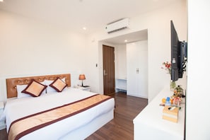 Suite | Minibar, desk, blackout drapes, soundproofing - Pusan Ha Long Hotel (Ha Long)