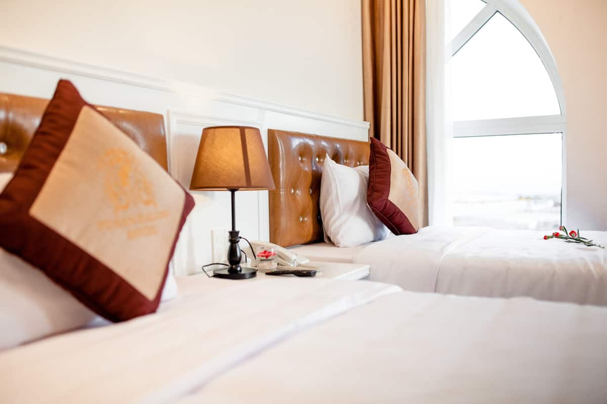Minibar, desk, blackout drapes, soundproofing